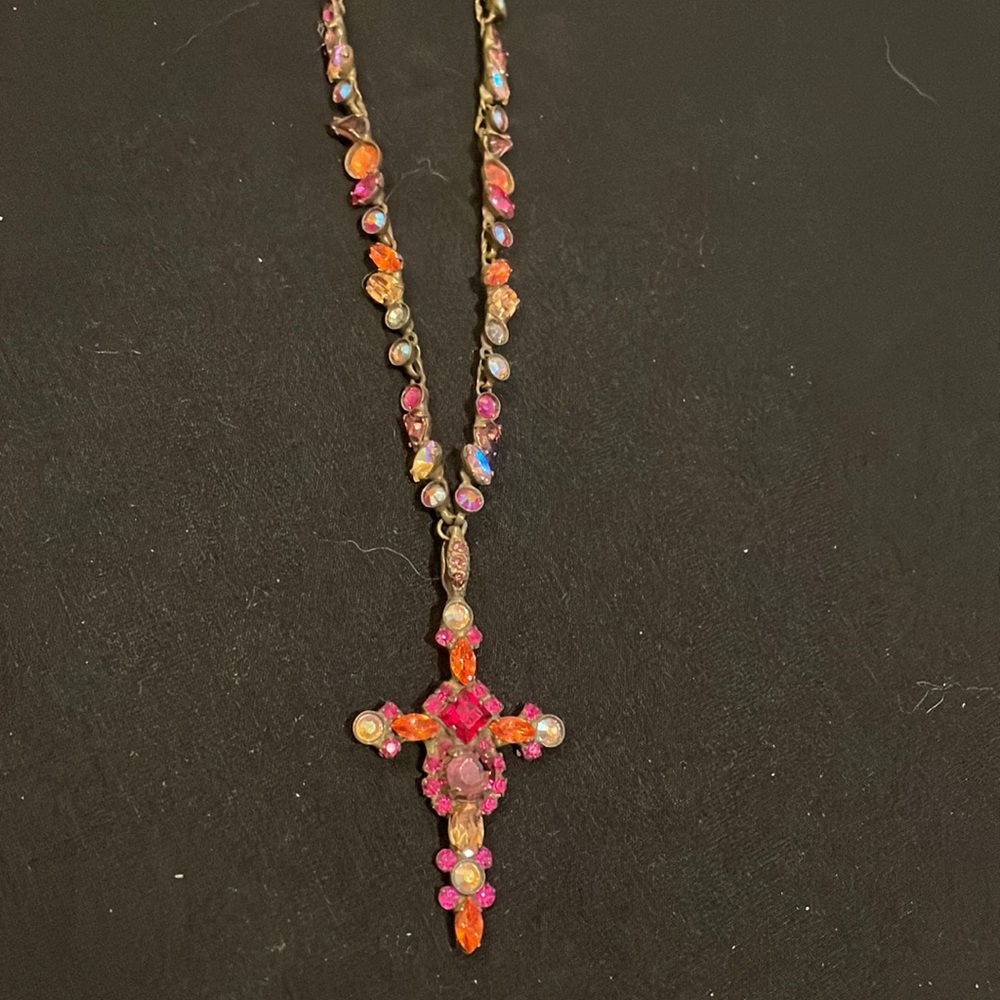 Sorelli Cross necklace